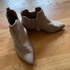 Universal Thread Sylvie Ankle Booties